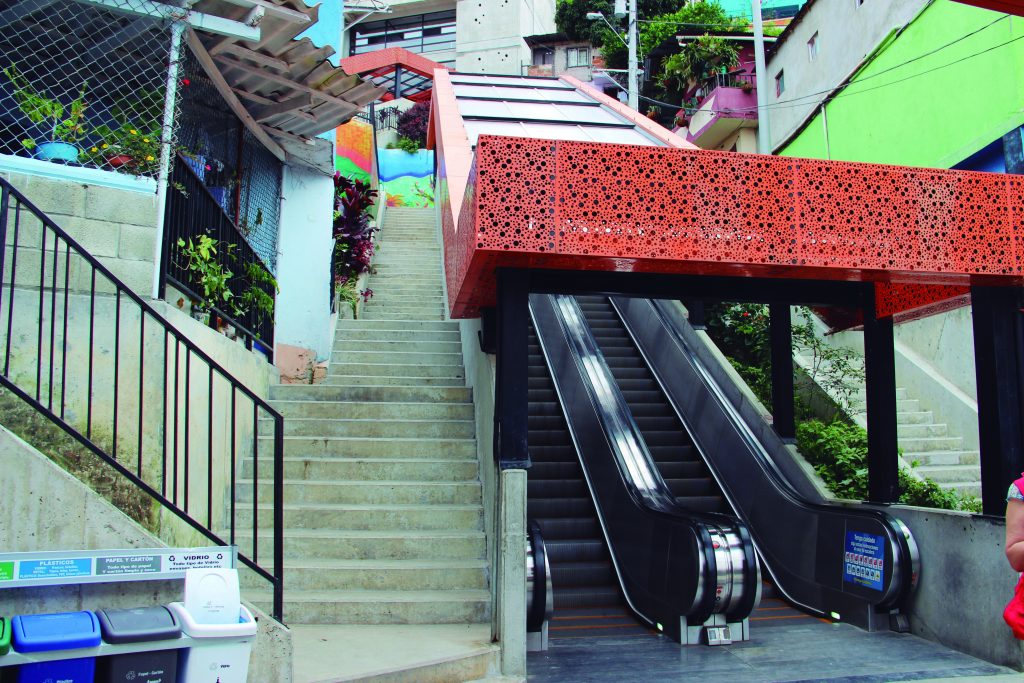 Las escaleras eléctricas que transformaron la vida Pao te lo Muestra