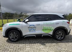 Medellín marca un hito en educación vial: School Center estrena el primer vehículo eléctrico de formación en Colombia