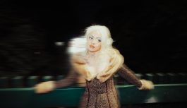 El Evangelio según Mon Laferte: Por qué el mundo ya no le queda grande