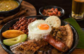 La nueva gastronomía colombiana ya no solo conquista paladares: ahora también cuenta historias, rescata tradiciones y seduce al turismo internacional
