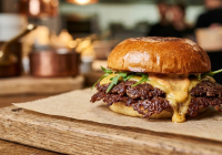 ¡De la calle a la alta cocina! El fenómeno irresistible que transformó la comida rápida para siempre