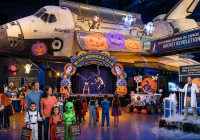 Ciencia interactiva, cohetes y dulces: así se vivirá el Halloween 2026 en el Kennedy Space Center Visitor Complex de Florida￼